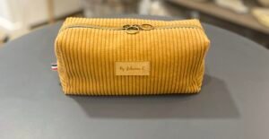 Trousse velours Ocre - intérieur feuillage bleu