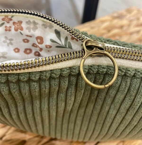 Pochette en velours kaki- intérieur feuillage automnal